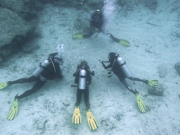 divers on a PADI scuba review course